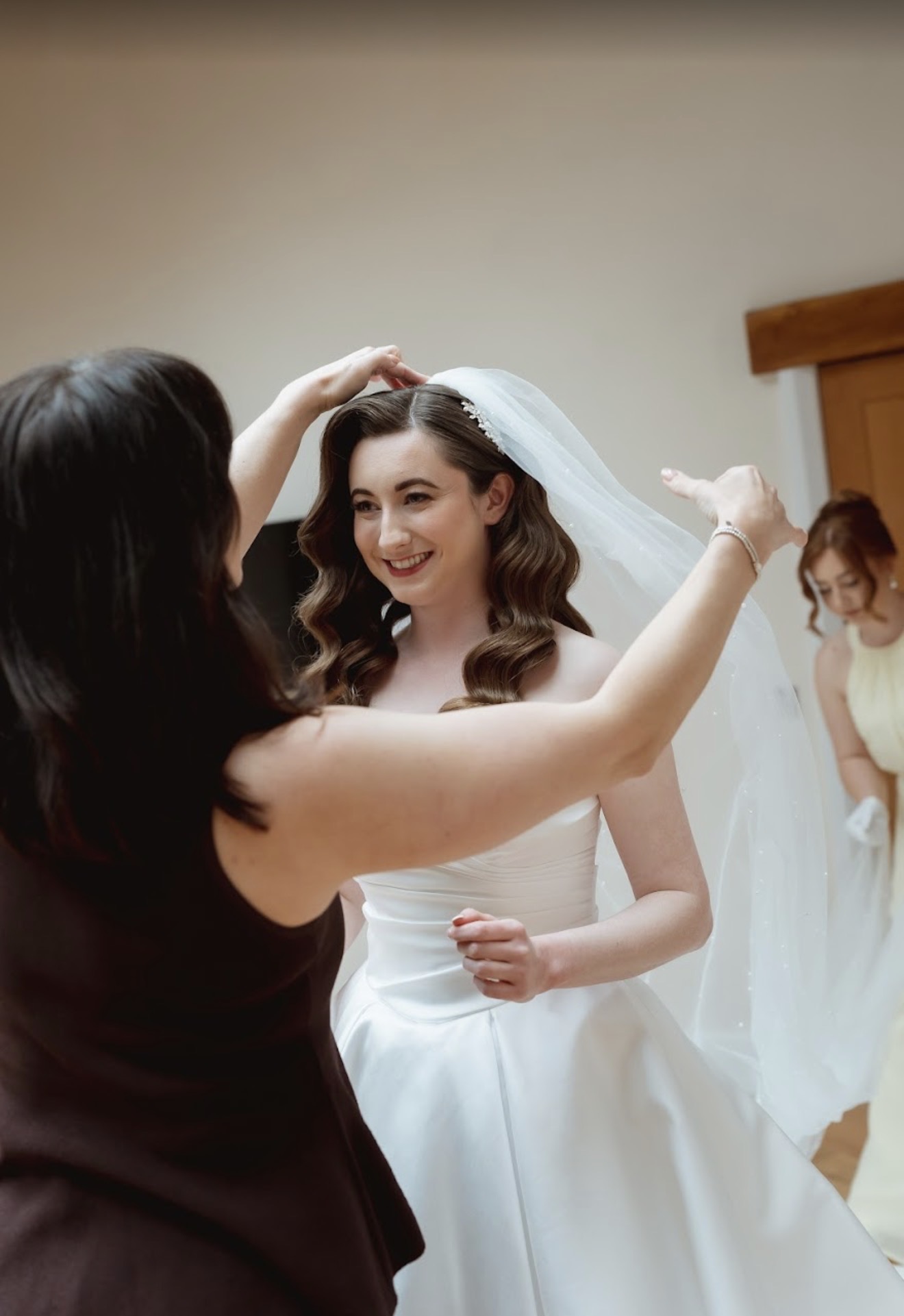 Cambridge wedding hair bridal hair stylist award winning bridal hair stylist Hollywood waves expert 